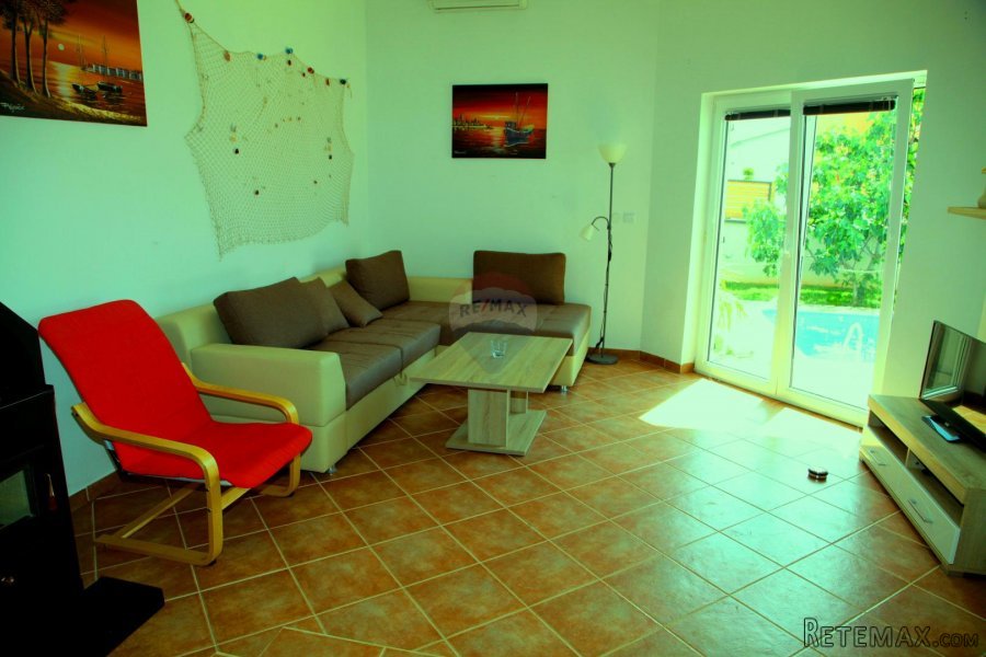 Istra, Pula-kuća s 3 stana i bazenom - 10