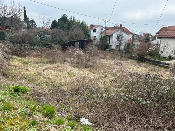 Mali teren u samom centru Viškova - 3