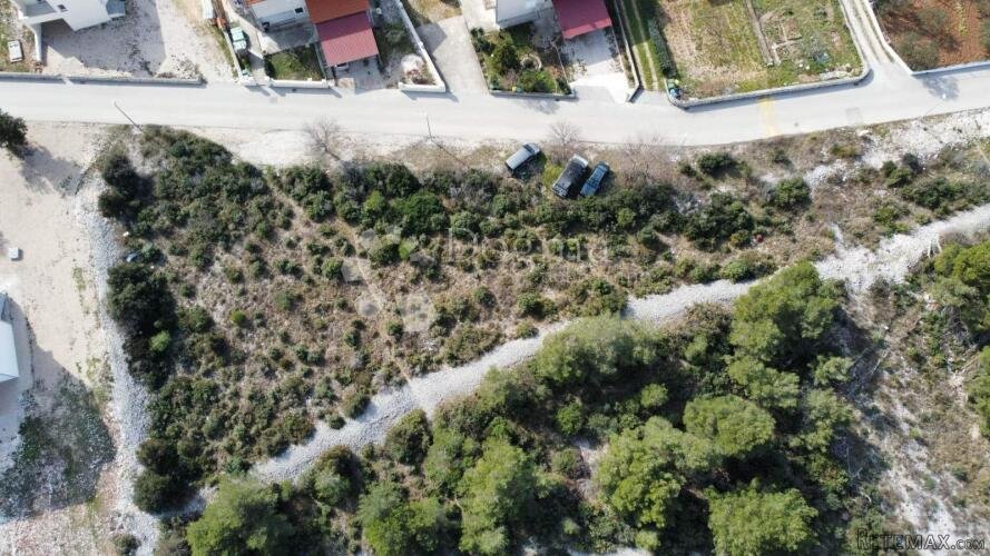 RAŽINE- GRAĐEVINSKO ZEMLJIŠTE OD 2697m2 - 3