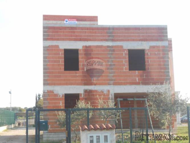 Istra, Vodnjan, Rohbau kuća od 214,9 m2 na parceli od 685...
