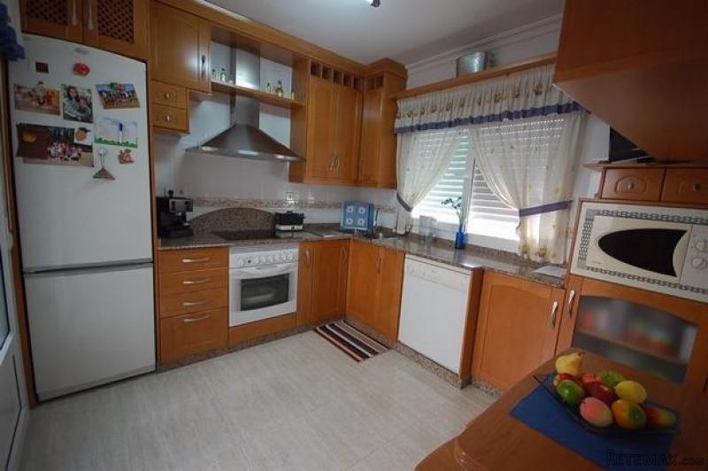 4 bedroom end of terrace house for sale - 2