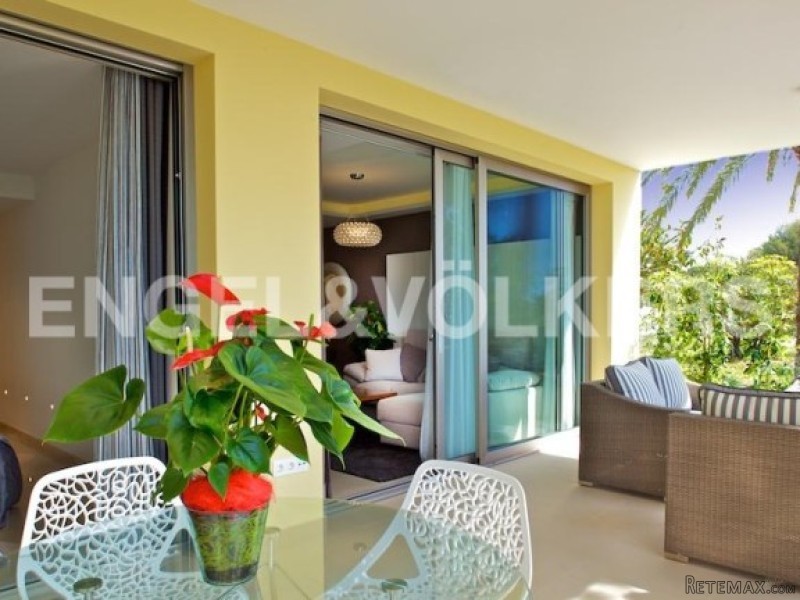 Luxury Apartment 2 Bed 2 Bath In Front..