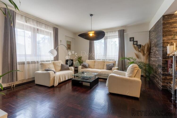 127 m², 4-soban stan s loggiom i parkirnim mjestom, Gornji