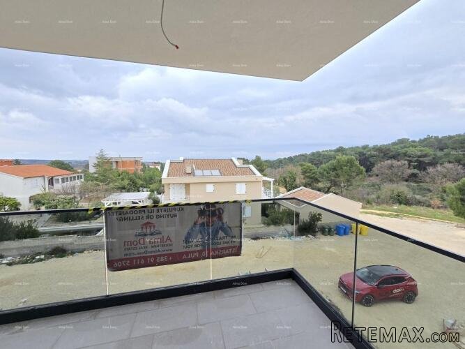 Ližnjan. Novogradnja. Prodajemo stan s pogledom na more.