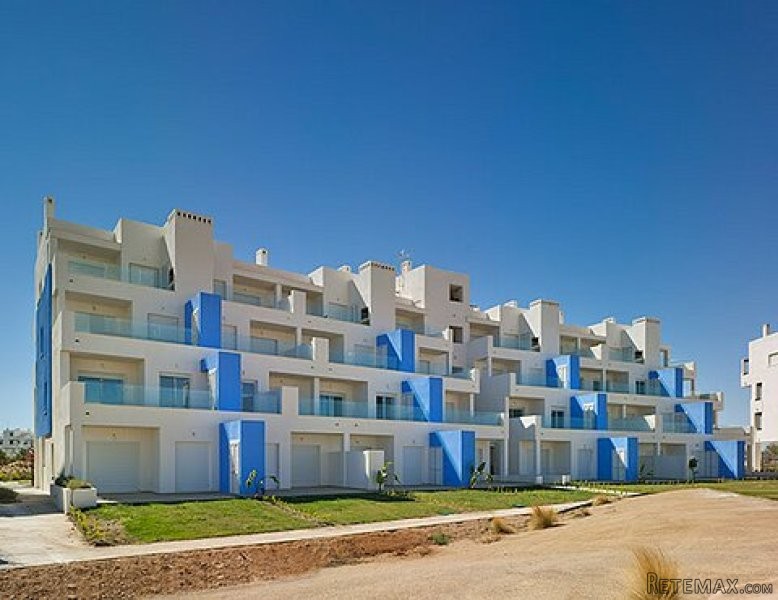 * STUNNING 4 BED APARTMENT WITH GLASS..