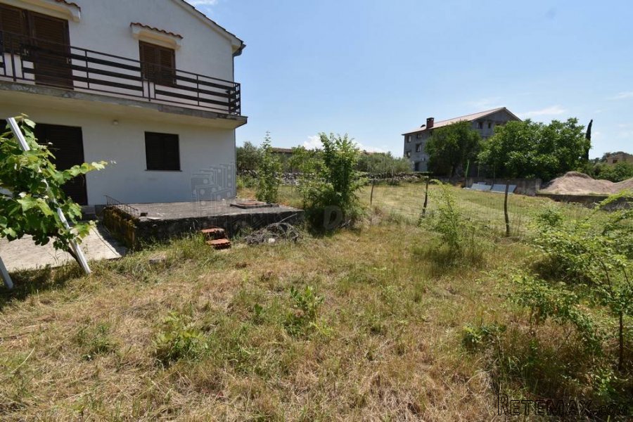 Samostojeća kuća s okućnicom! Malinska-okolica - 4
