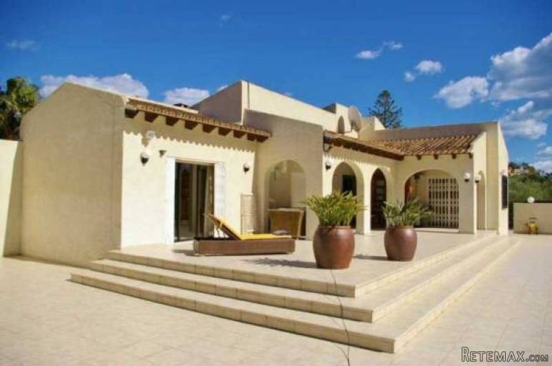 3 Bedroom 2 Bathroom Villa In Altea..