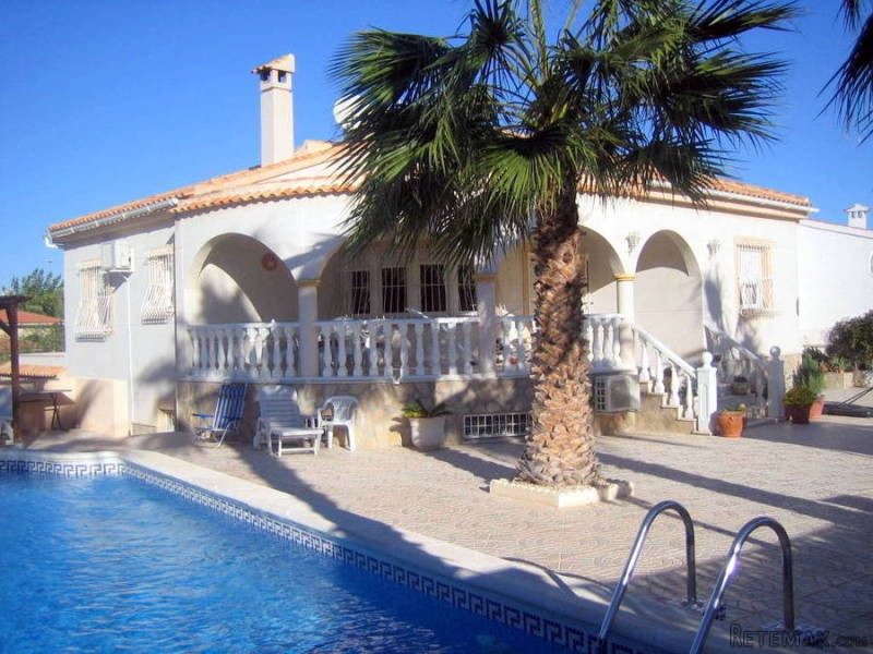 5 bed Villa La Marina Ref: LPERL282