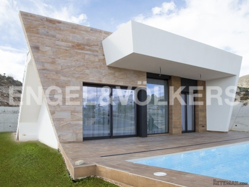 Modern Style Villa With Beautiful Views