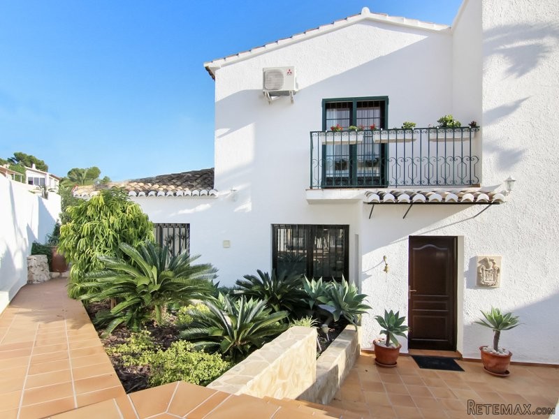 Nice 4 bedroom villa with sea view