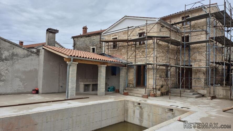 Istra, Žminj okolica - djelomično adaptirana kuća sa dvorišt - 2