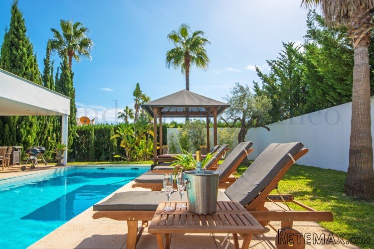 Practical and modern villa of 374 m2 ideal for sharing with.. - 2