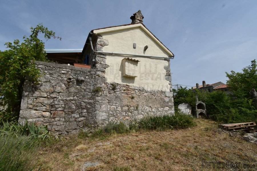 Renovirana kamena kuća sa prekrasnom okućnicom! - 2