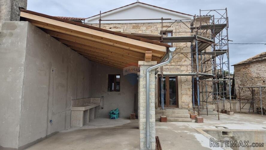 Istra, Žminj okolica - djelomično adaptirana kuća sa dvorišt - 3