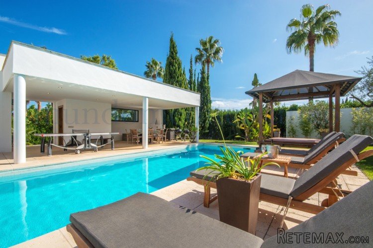 Practical and modern villa of 374 m2 ideal for sharing with.. - 3
