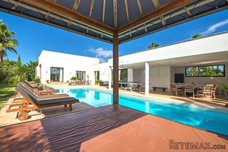 Practical and modern villa of 374 m2 ideal for sharing with.. - 4