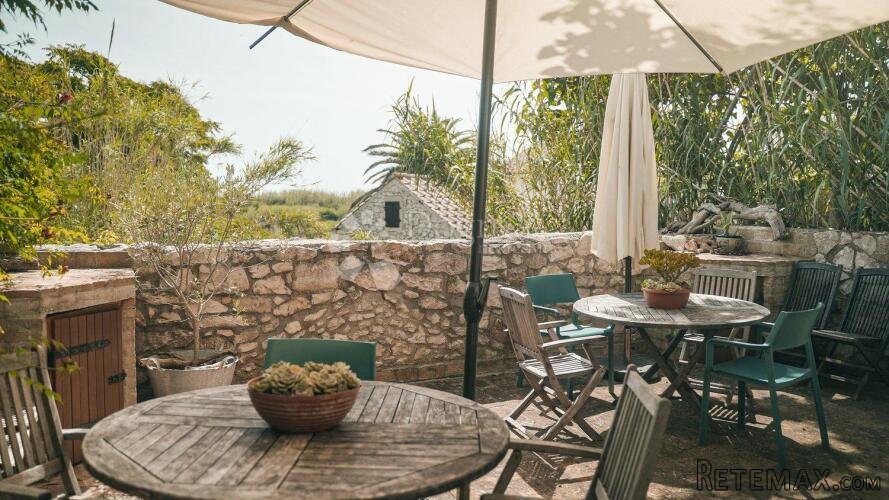 Stilizirana Kamena Vila MALI LOŠINJ- SUSAK