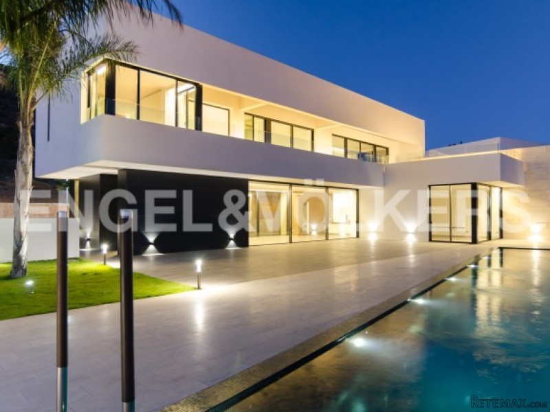 Exclusive New Villas With Views