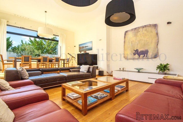 Practical and modern villa of 374 m2 ideal for sharing with.. - 5