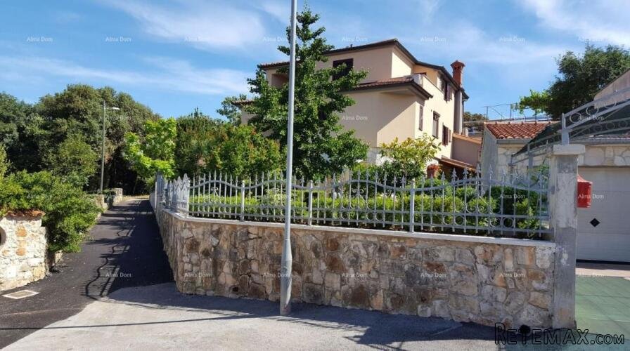 Samostojeća u blizini plaže! Banjole.