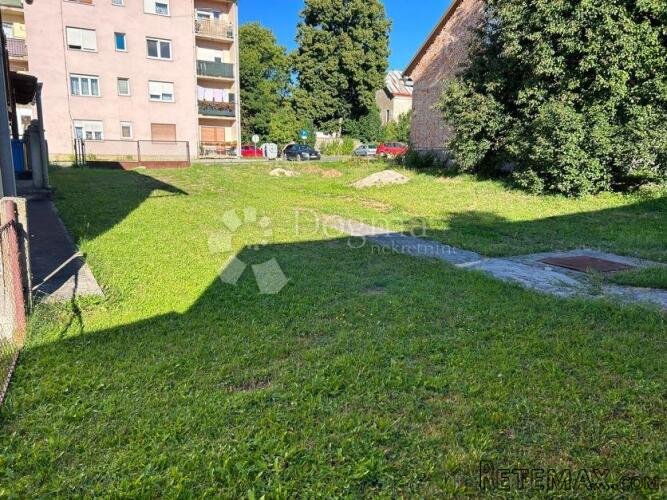 Kuća s građevinskim zemljištem CENTAR Gospić PRILIKA !!! - 7