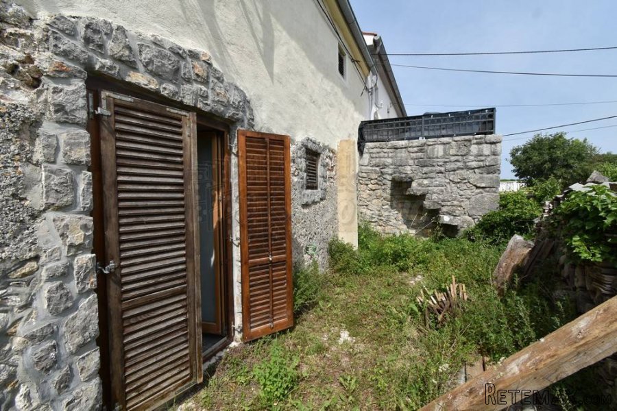Renovirana kamena kuća sa prekrasnom okućnicom! - 8