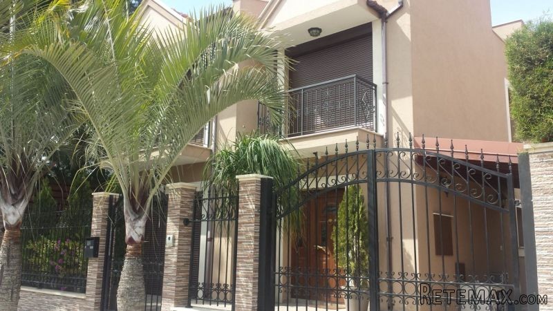 FIRST CLASS 4. BEDROOM HOUSE NEAR THE..