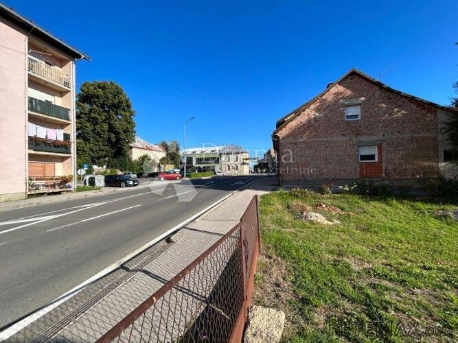 Kuća s građevinskim zemljištem CENTAR Gospić PRILIKA !!! - 9