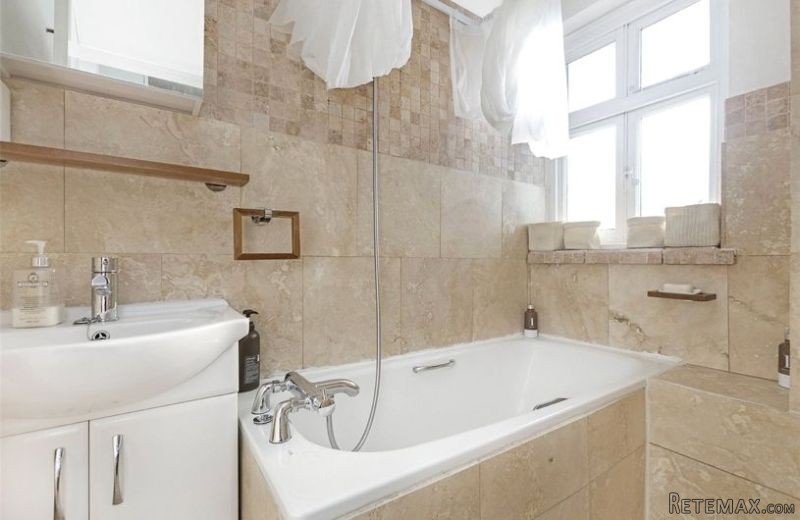 Kingsway Mansions, 23A Red Lion Square.. - 2