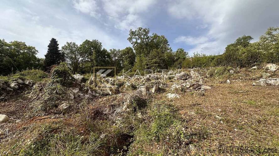 Građevisnko zemljište s građevinskom dozvolom 633m2 - 2