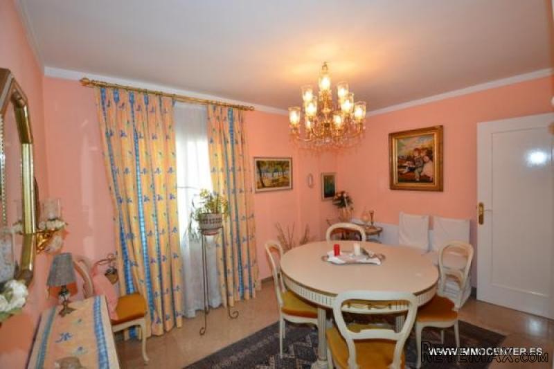 ROSES: Nice five bedrooms apartment in.. - 2