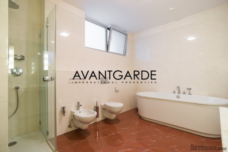 Spacious penthouse in excellent inner.. - 2