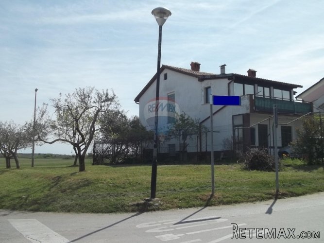 Umag, samostojeća kuća 500 m od mora - 3