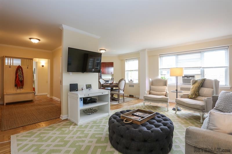 2 bedroom Commercial Property For Sale:..