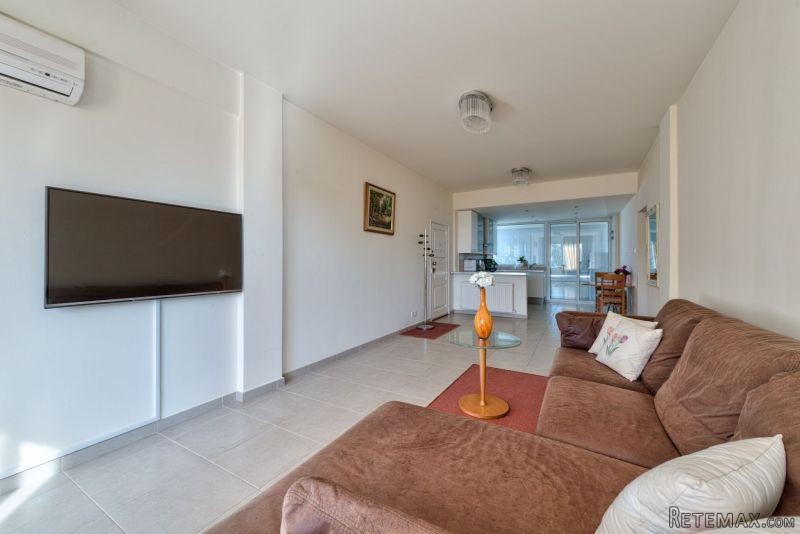 Fully Renovated Two Bedroom Apartment.. - 2
