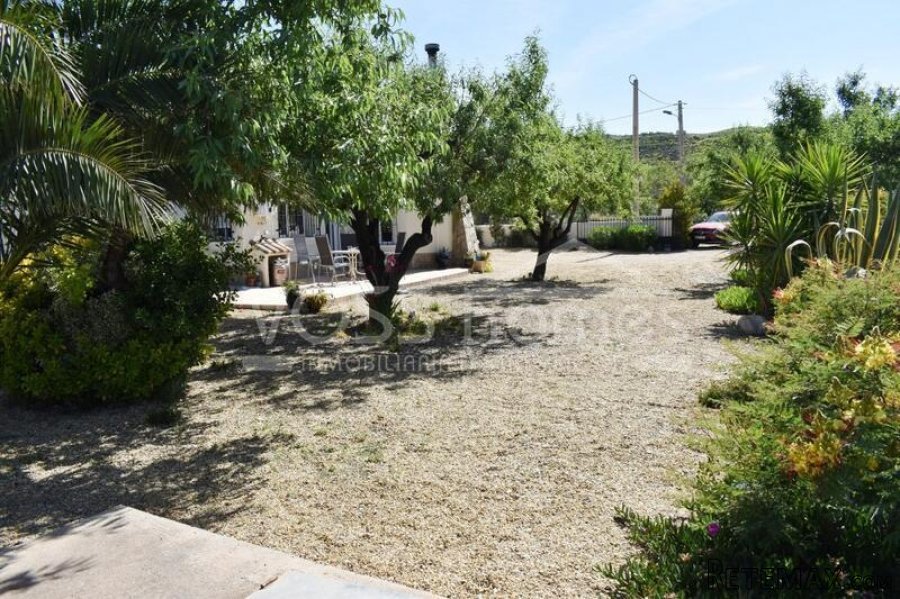 NEW & EXCLUSIVE TO VOSS HOMES - A lovingly maintained.. - 12