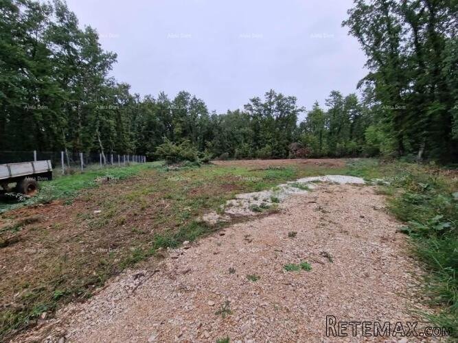 Prodaje se građevinsko zemljište od 1236 m², s građevinskom.. - 2