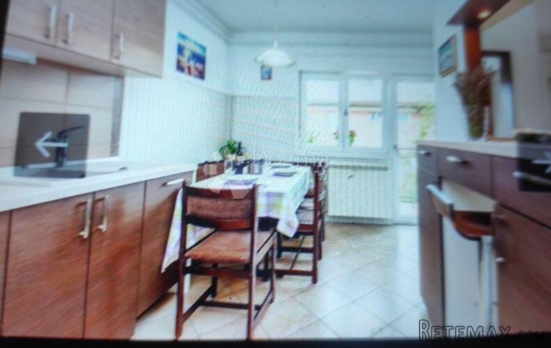 Rijeka, Trsat, etaža , idealno za 3 studenta, najam
