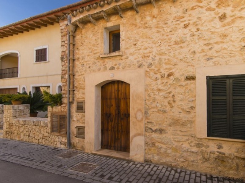 Lovely Historic Stone Facade Town House.. - 2