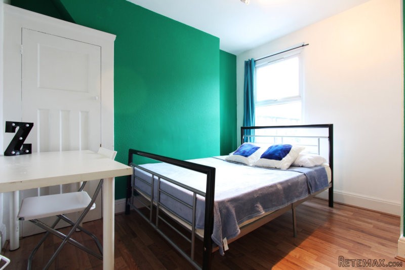 Single with double bed near Old Street..