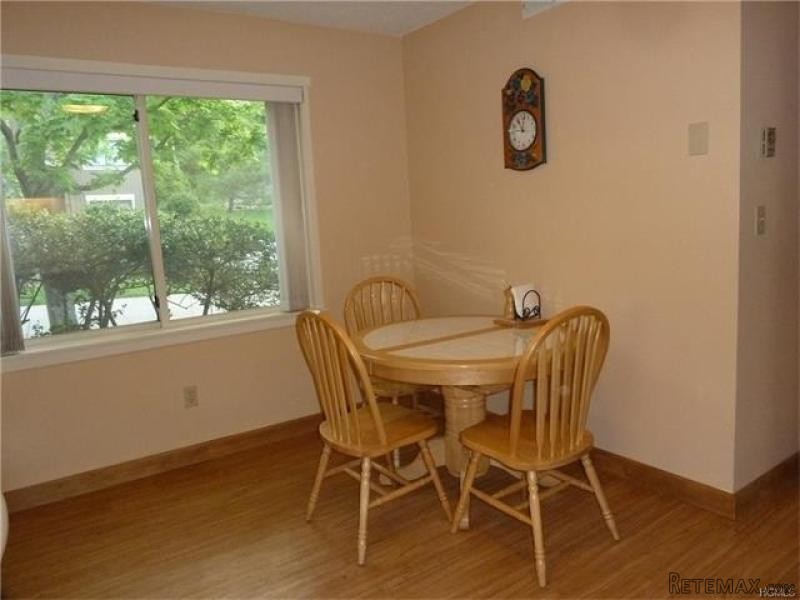 2 bedroom House For Sale: 610 Heritage.. - 2