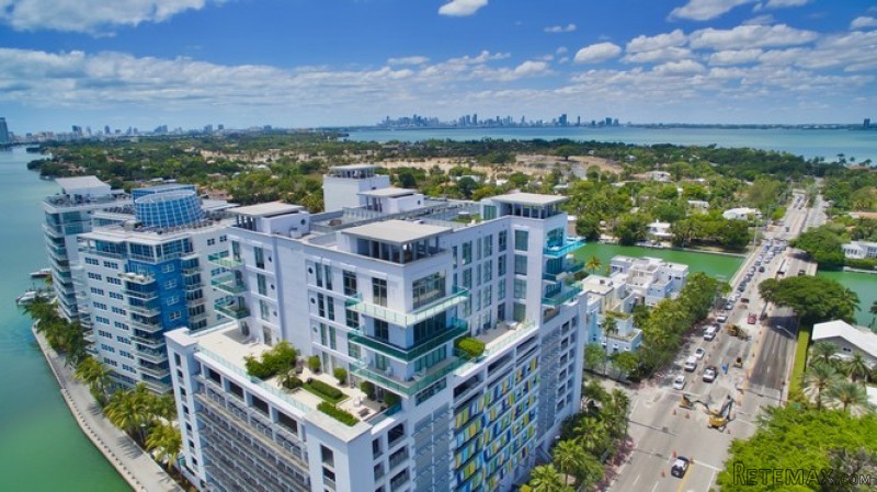 2 bedroom Flat For Sale: 201 AQUA AV #.. - 2