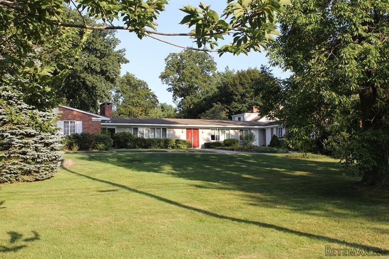 4 bedroom House For Sale: 90 Club Road..