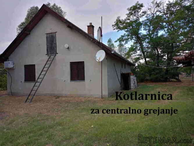 Prodaje se kuća/salaš u Hajdukovu na parceli od 3,5 jutra zemlje - 6