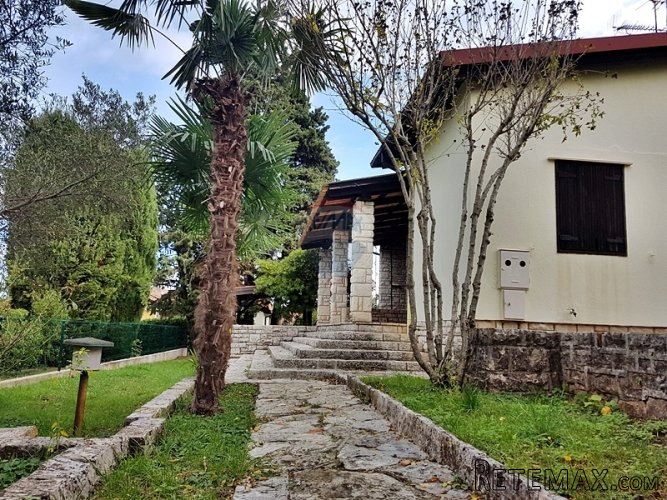 Kuća blizu mora sa velikom okućnicom - odlična lokacija - 3