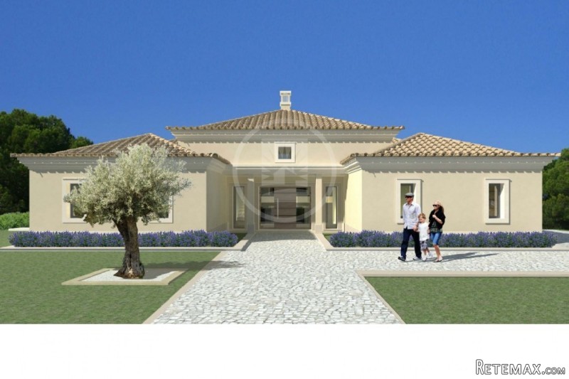 Beautiful villa along the 5th fairway..