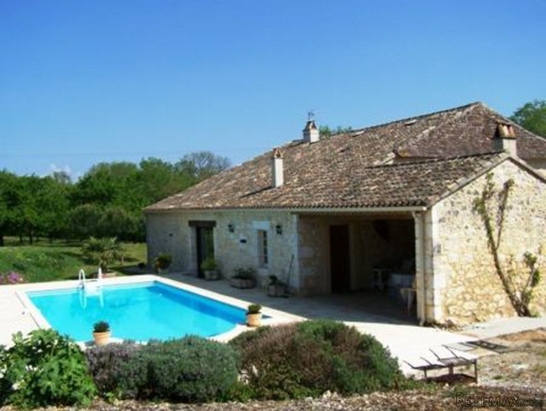 4 Bedroom Stone House Set On 2 Hectares..