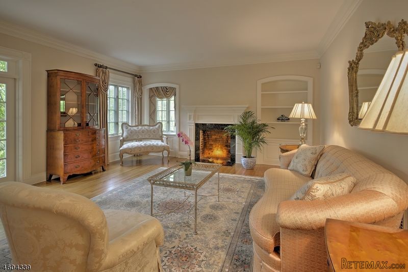 5 bedroom Detached House For Sale: 45.. - 2