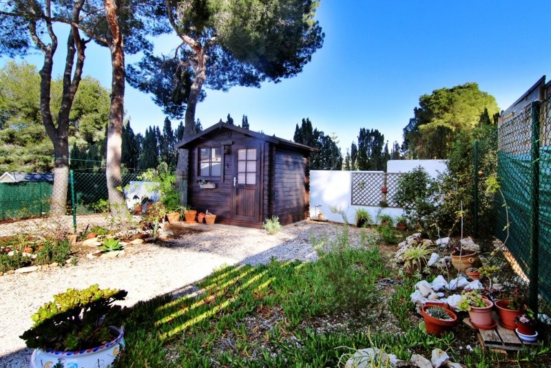 Beautiful bungalow close to all the..
