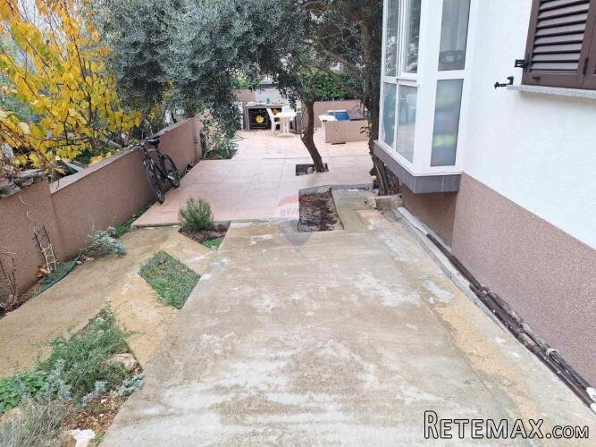 Baška - trosobni stan u prizemlju - 3